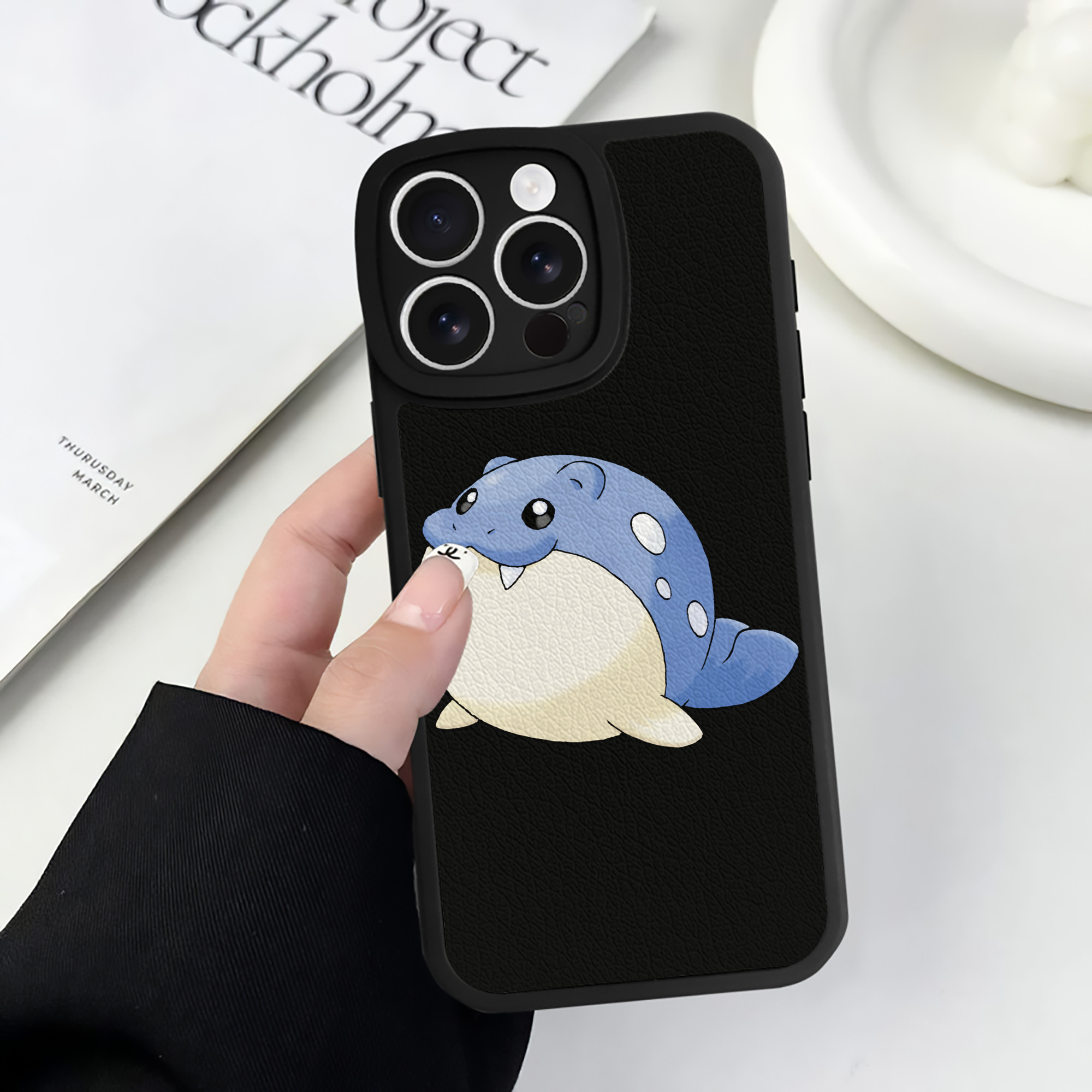 （画像用） ポケットモンスター Pokémon 【iPhone 16シリーズ対応】シリコンスマホケース（レザー調） 材質：シリコン